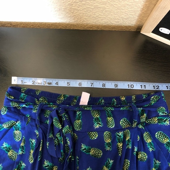 Alya pineapple shorts blue fabric shorts small - Picture 5 of 7